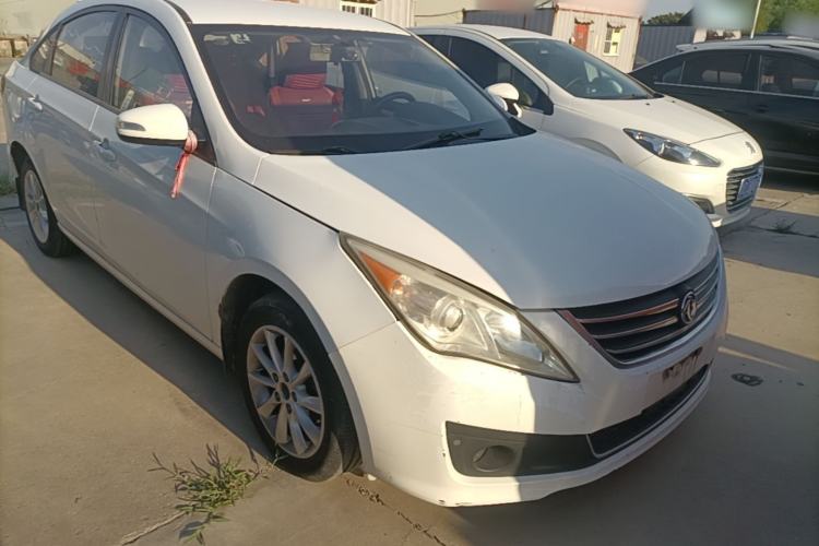 Used FORTHING Joyear S50 2014 1.6L CVT Luxury Model Front Right 45 Deg