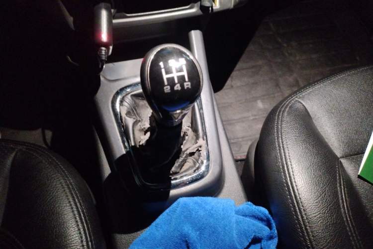 Used FORTHING Joyear S50 2014 1.5L Manual Luxury Edition Gear Lever