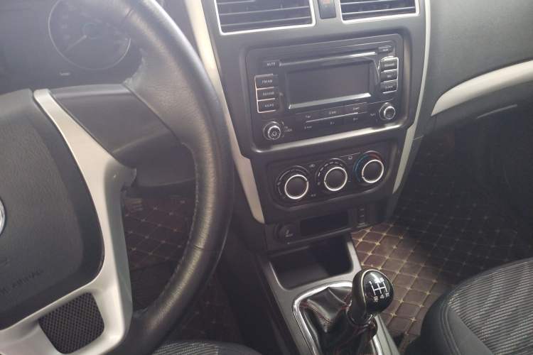 Used FORTHING Joyear S50 2014 1.5L Manual Luxury Model Interior 1
