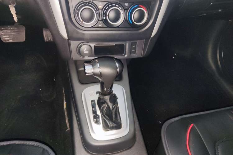 Used FORTHING Joyear S50 2014 1.6L CVT Luxury Model Interior 3