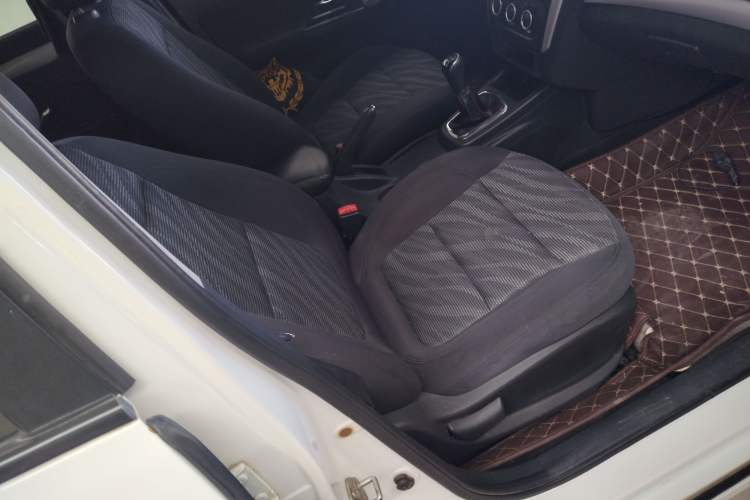 Used FORTHING Joyear S50 2014 1.5L Manual Luxury Model Interior 5