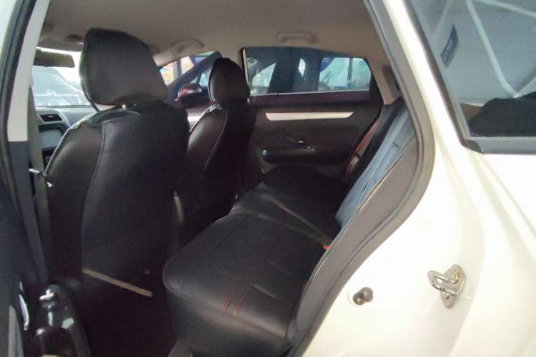 Used FORTHING Joyear S50 2014 1.6L CVT Luxury Model Interior 5