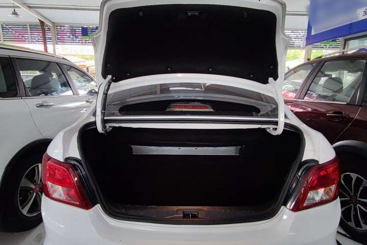 Used FORTHING Joyear S50 2014 1.6L CVT Luxury Model Interior 7