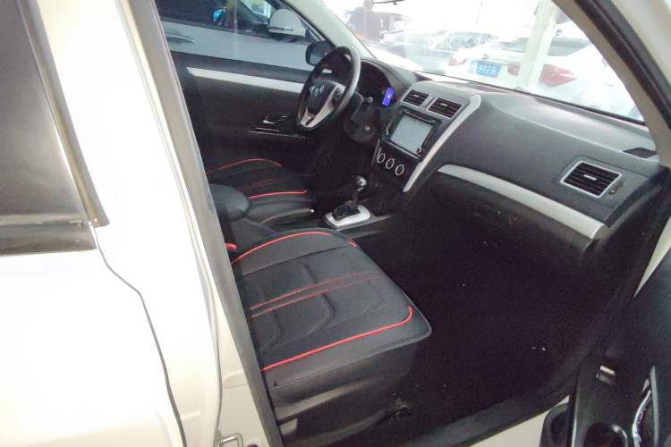 Used FORTHING Joyear S50 2014 1.6L CVT Luxury Model Interior 8