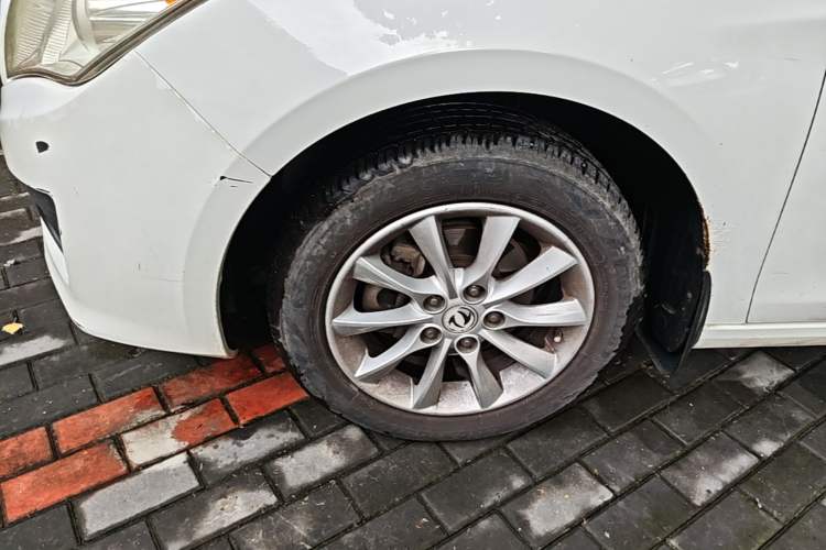Used FORTHING Joyear S50 2014 1.6L CVT Luxury Model Left Front Wheel Hub