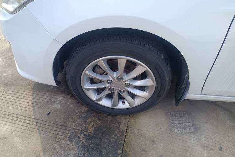 Used FORTHING Joyear S50 2014 1.6L CVT Luxury Model Left Front Wheel Hub