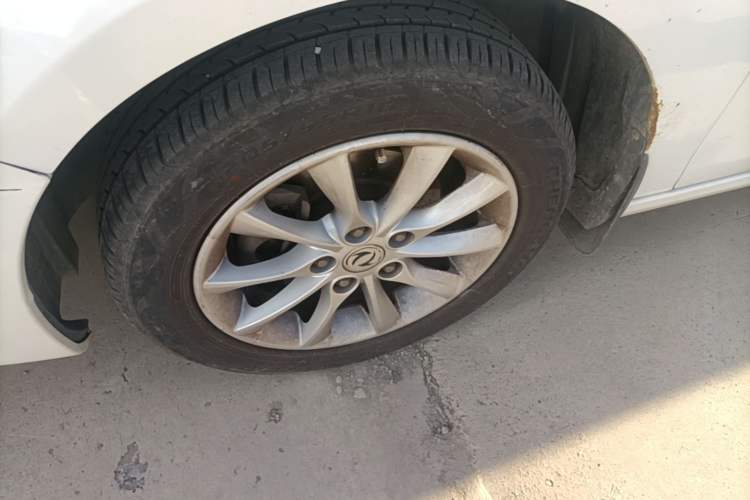Used FORTHING Joyear S50 2014 1.6L CVT Luxury Model Left Front Wheel Hub