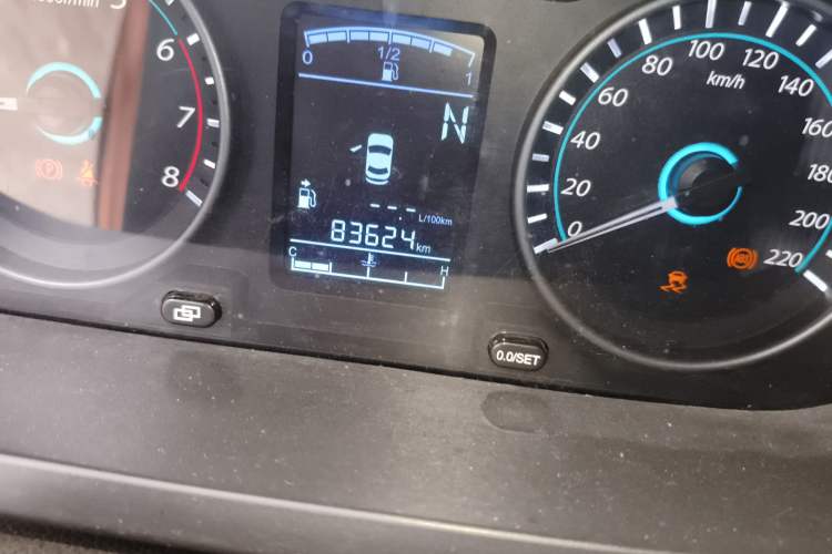 Used FORTHING Joyear S50 2014 1.6L CVT Luxury Model Odometer Close Up