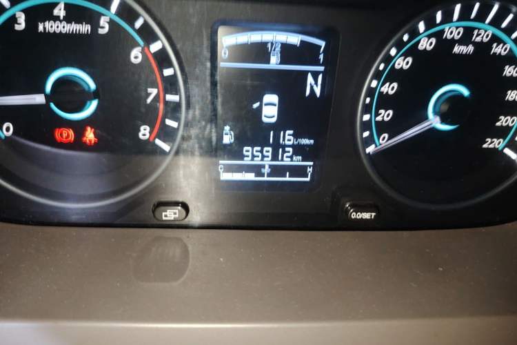 Used FORTHING Joyear S50 2014 1.6L CVT Luxury Model Odometer Close Up