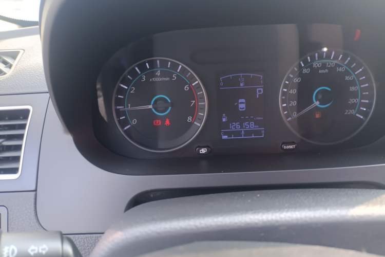 Used FORTHING Joyear S50 2014 1.6L CVT Luxury Model Odometer Close Up