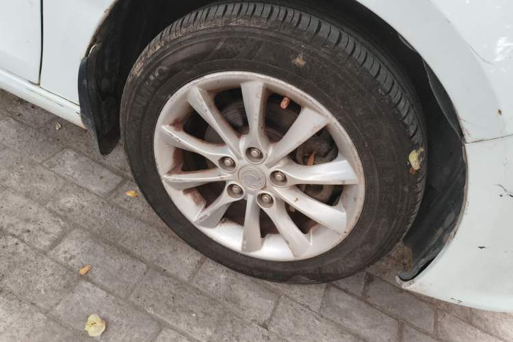 Used FORTHING Joyear S50 2014 1.6L CVT Luxury Model Right Front Wheel Hub