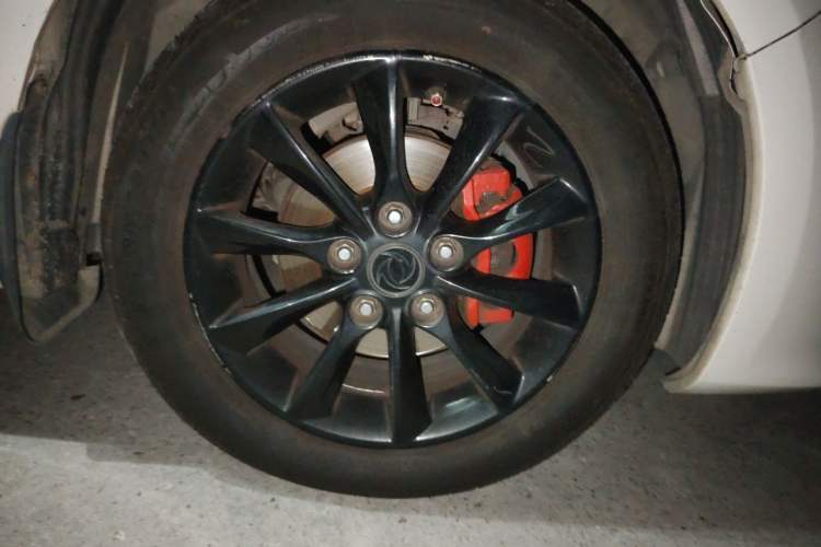 Used FORTHING Joyear S50 2014 1.6L CVT Luxury Model Right Front Wheel Hub
