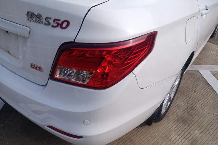 Used FORTHING Joyear S50 2014 1.6L CVT Luxury Model Right Rear Taillight