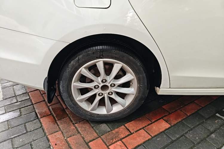 Used FORTHING Joyear S50 2014 1.6L CVT Luxury Model Right Rear Wheel Hub