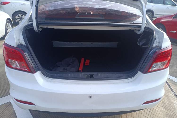 Used FORTHING Joyear S50 2014 1.6L CVT Luxury Model Trunk