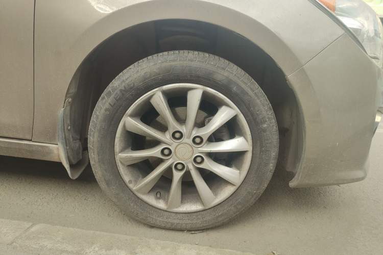 Used FORTHING Joyear S50 2014 1.5L Manual Luxury Edition Right Front Wheel Hub