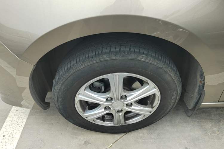 Used FORTHING Joyear S50 2016 1.5L Manual Luxury Model Left Front Wheel Hub