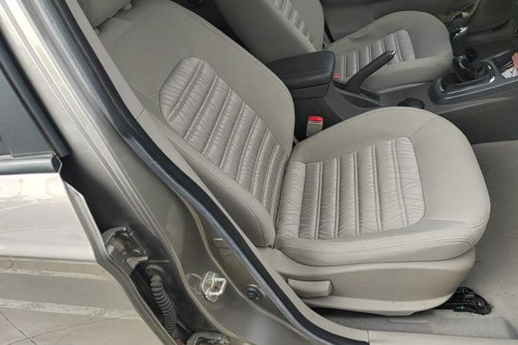 Used FORTHING Joyear S50 2016 1.5L Manual Luxury Model Right Front Seat
