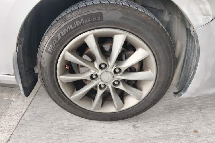 Used FORTHING Joyear S50 2016 1.6L CVT Luxury Model Right Front Wheel Hub