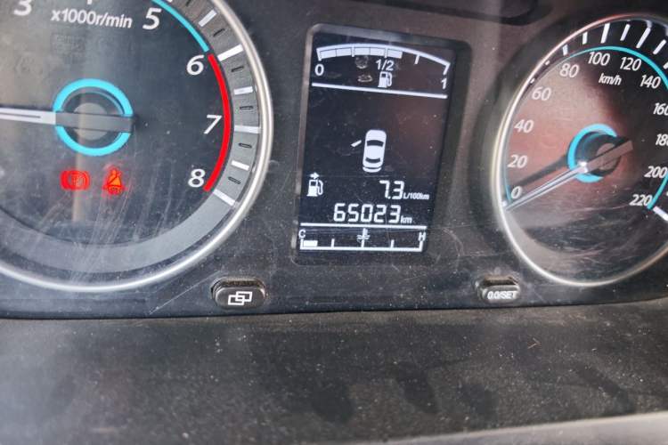 Used FORTHING Joyear S50 2016 2.0L Manual Luxury Version Odometer Close Up