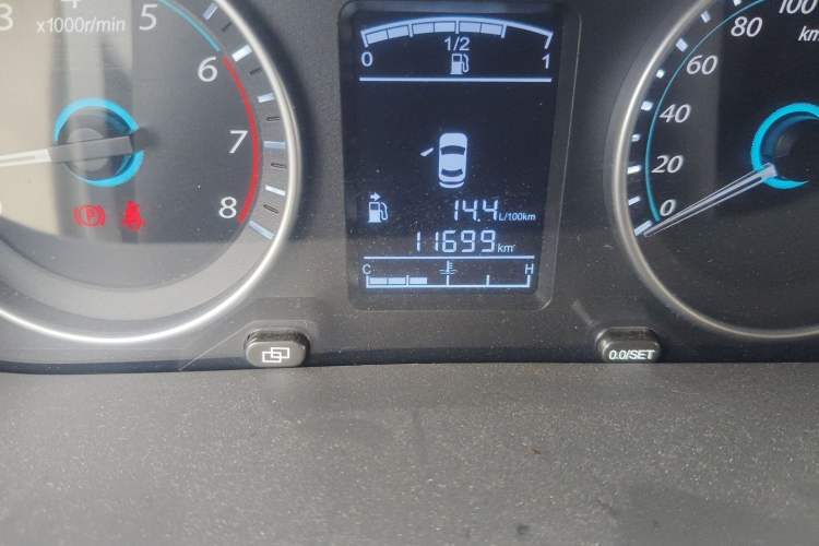 Used FORTHING Joyear S50 2016 2.0L Manual Luxury Version Odometer Close Up