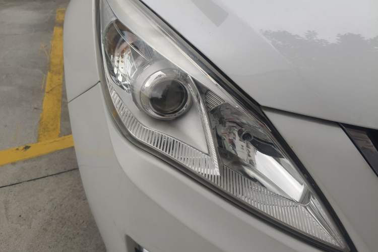 Used FORTHING Joyear S50 2016 2.0L Manual Luxury Version Right Front Headlight