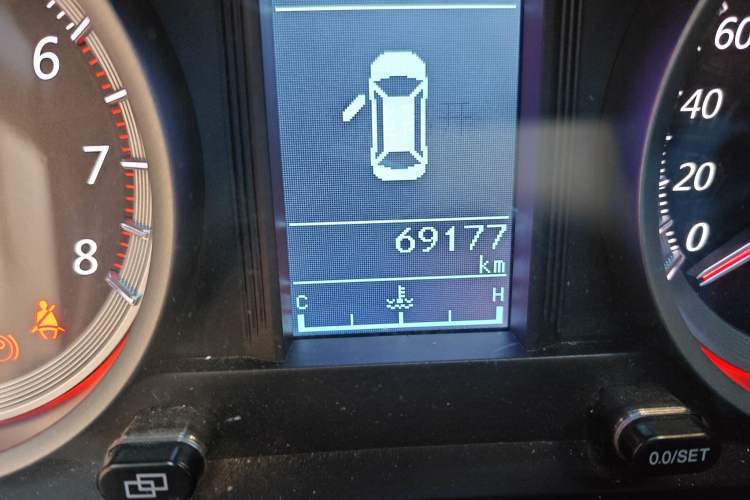 Used FORTHING Joyear S50 2017 1.5L Manual Luxury Model Odometer Close Up