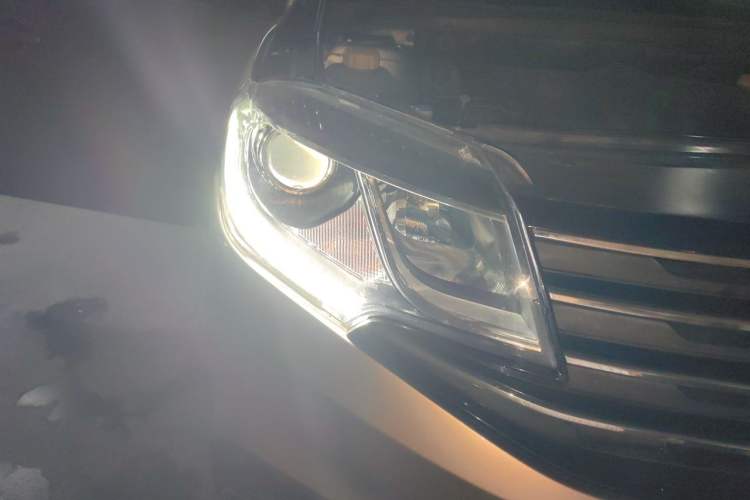 Used FORTHING Joyear S50 2017 1.6L CVT Luxury Model Right Front Headlight