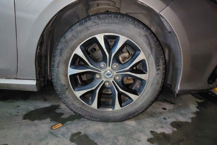 Used FORTHING Joyear S50 2017 1.6L CVT Luxury Model Right Front Wheel Hub