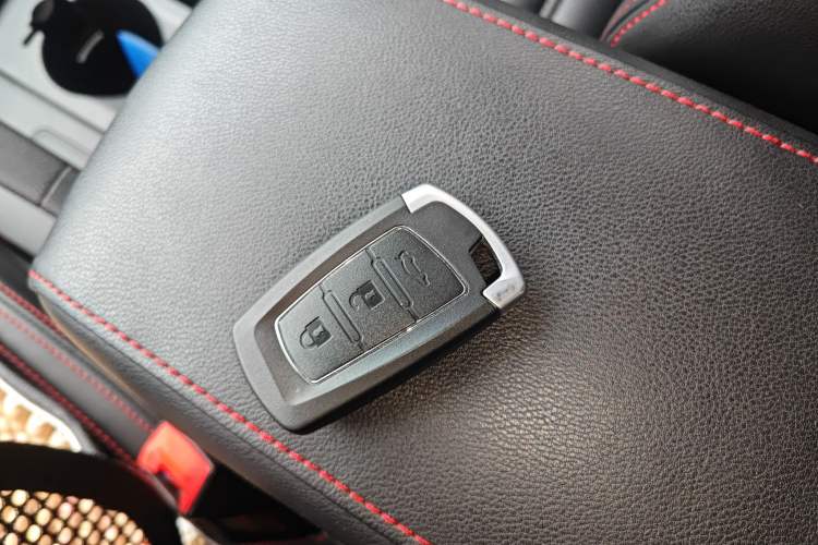 Used FORTHING Joyear S50 2017 1.6L CVT Luxury Model Vehicle Key