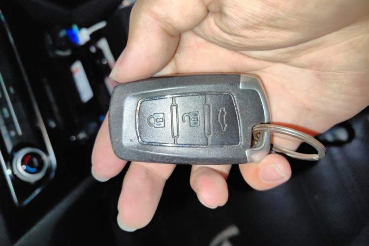 Used FORTHING Joyear S50 2017 1.6L CVT Luxury Model Vehicle Key