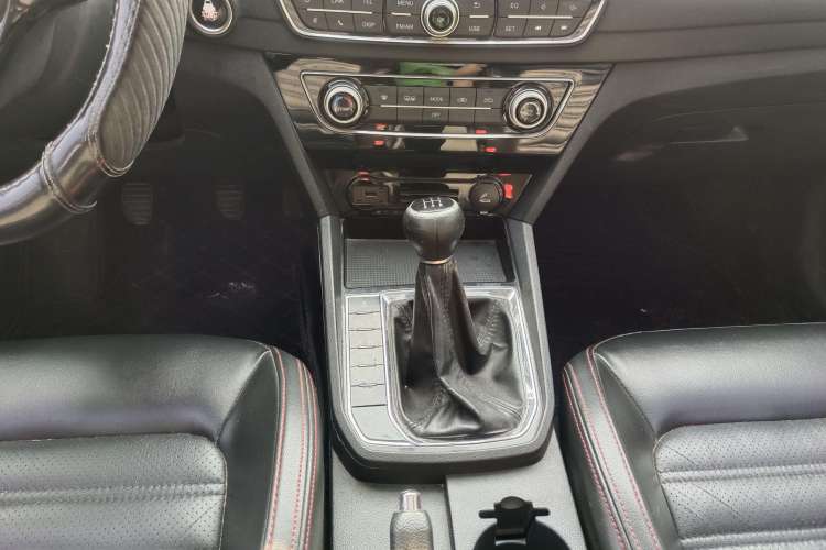 Used FORTHING Joyear S50 2017 1.5L Manual Luxury Model Interior 4