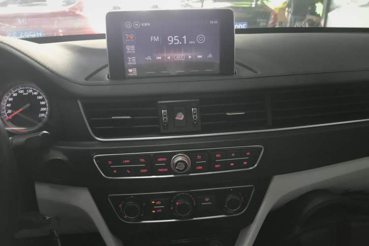 Used FORTHING Joyear S50 2017 1.6L CVT Luxury Model Audio And AC Panel
