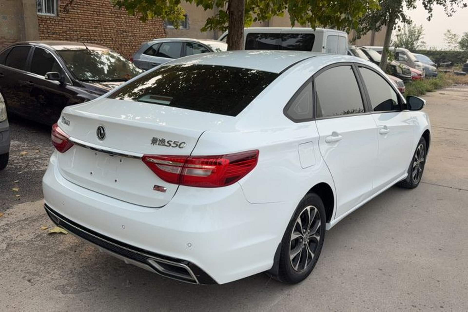 Used FORTHING Joyear S50 2017 1.5L Manual Luxury Version Exterior 2