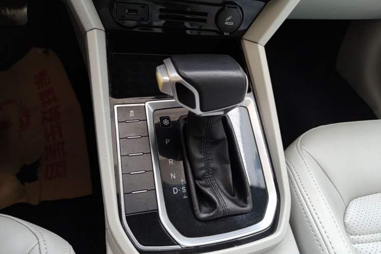 Used FORTHING Joyear S50 2017 1.6L CVT Luxury Model Gear Lever