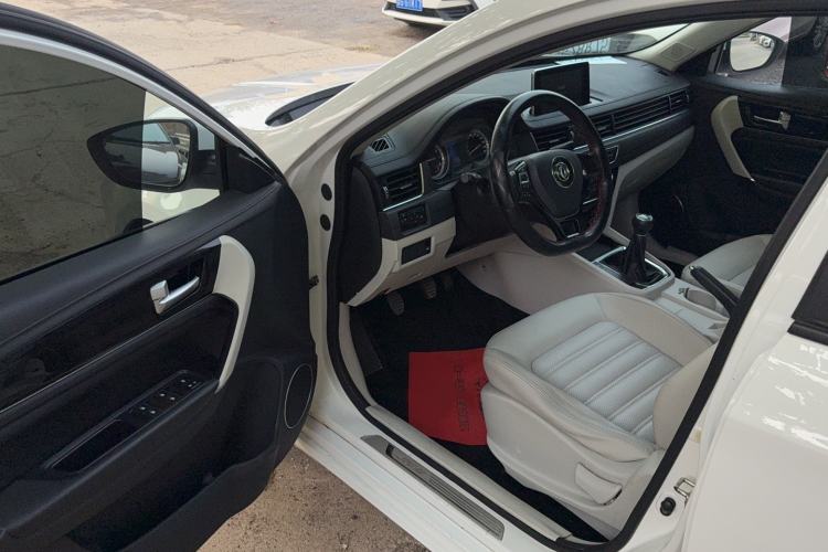 Used FORTHING Joyear S50 2017 1.5L Manual Luxury Version Interior 2
