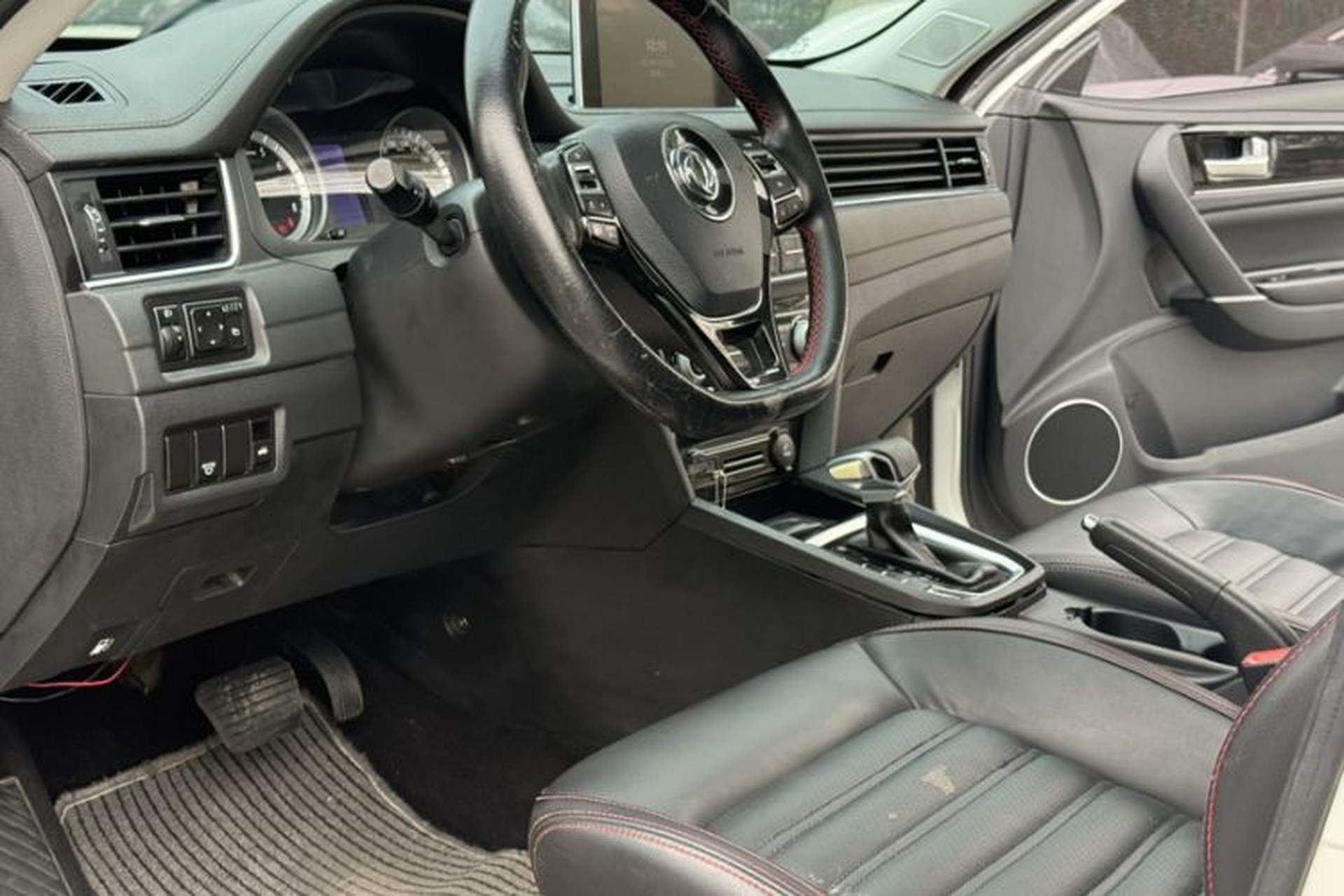 Used FORTHING Joyear S50 2017 1.6L CVT Luxury Model Interior 2