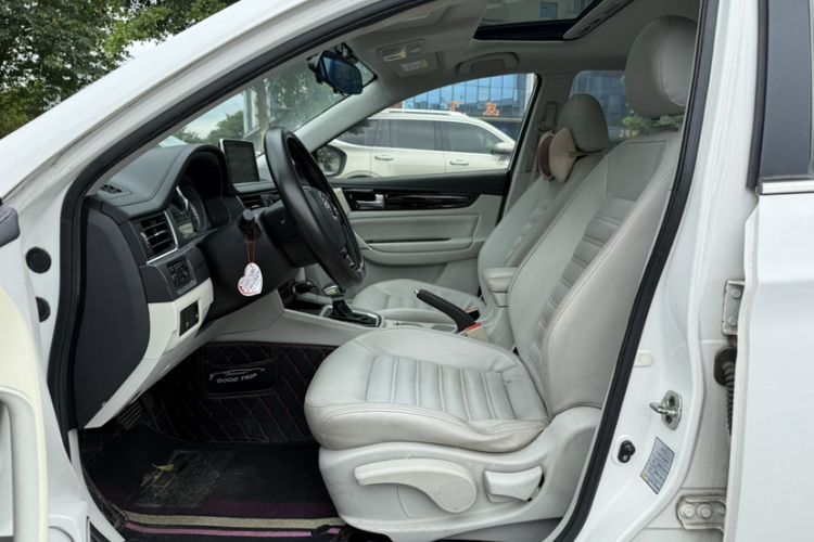 Used FORTHING Joyear S50 2017 1.6L CVT Luxury Model Interior 3