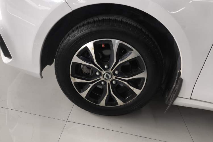 Used FORTHING Joyear S50 2017 1.6L CVT Luxury Model Left Front Wheel Hub
