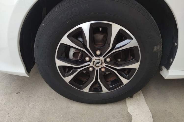 Used FORTHING Joyear S50 2017 1.6L CVT Luxury Model Left Front Wheel Hub
