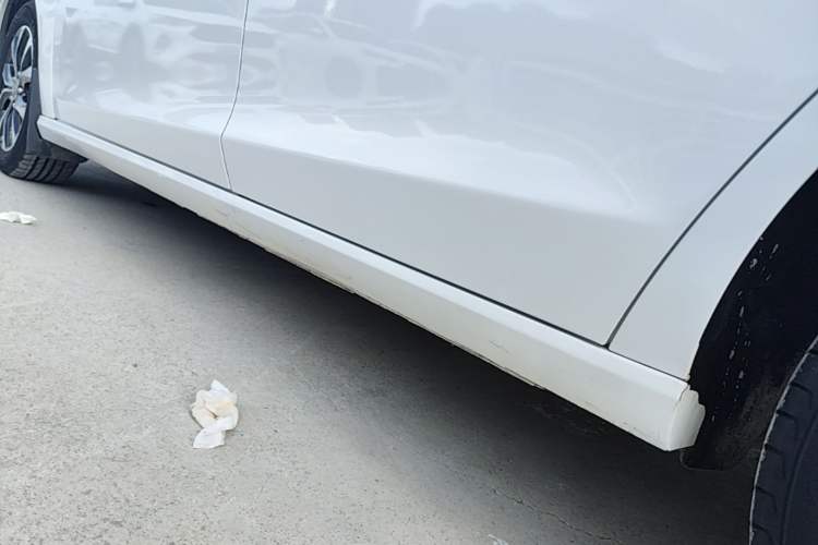 Used FORTHING Joyear S50 2017 1.6L CVT Luxury Model Left Side Sill