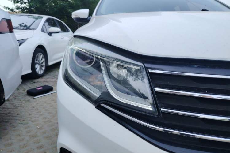 Used FORTHING Joyear S50 2017 1.6L CVT Luxury Model Right Front Headlight