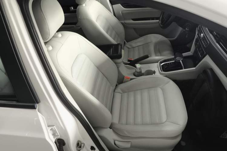 Used FORTHING Joyear S50 2017 1.6L CVT Luxury Model Right Front Seat