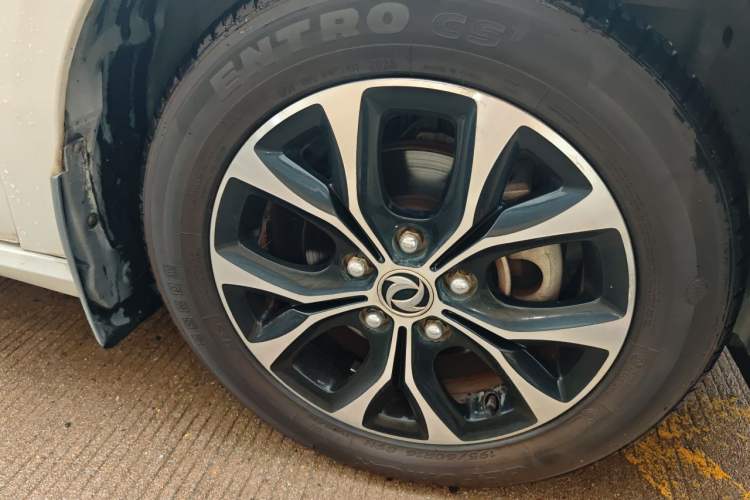 Used FORTHING Joyear S50 2017 1.6L CVT Luxury Model Right Front Wheel Hub