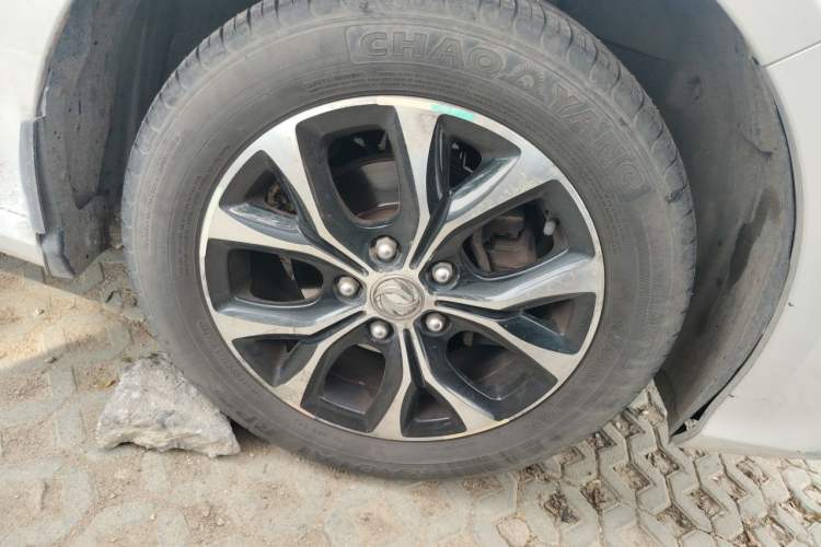 Used FORTHING Joyear S50 2017 1.6L CVT Luxury Model Right Front Wheel Hub