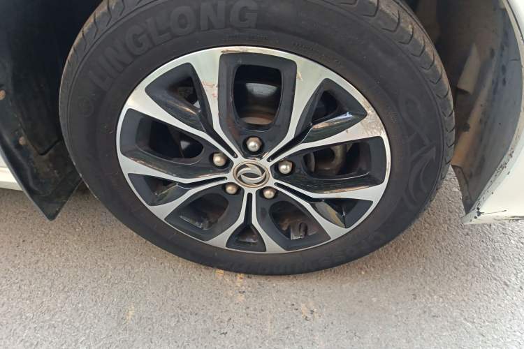 Used FORTHING Joyear S50 2017 1.5L Manual Luxury Model Right Front Wheel Hub