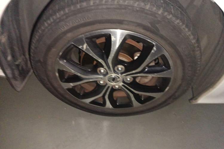 Used FORTHING Joyear S50 2017 1.6L CVT Luxury Model Right Front Wheel Hub