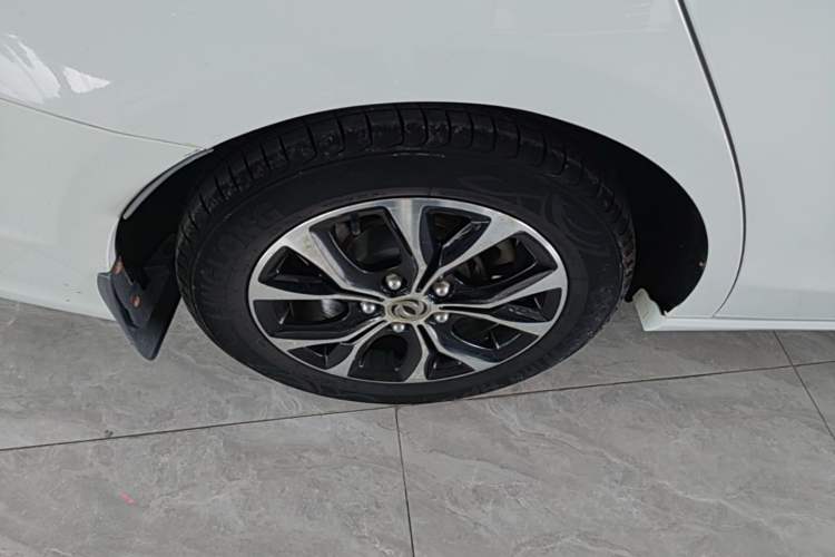 Used FORTHING Joyear S50 2017 1.6L CVT Luxury Model Right Rear Wheel Hub