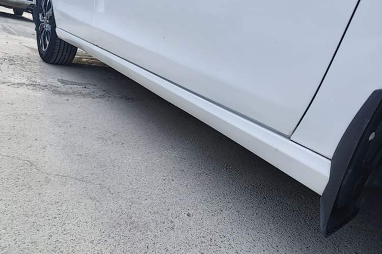 Used FORTHING Joyear S50 2017 1.6L CVT Luxury Model Right Side Sill