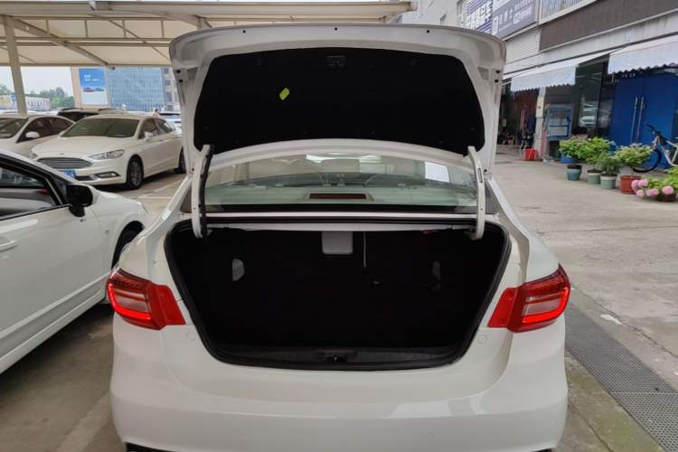 Used FORTHING Joyear S50 2017 1.6L CVT Luxury Model Trunk